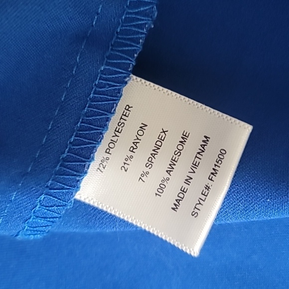 Figs Three Pocket Scrub Top Blue - Picture 4 of 5